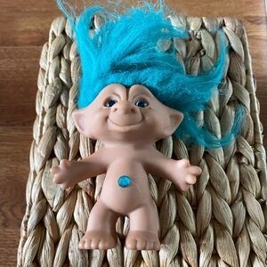 Vintage Treasure Trolls Teal hair and round gem